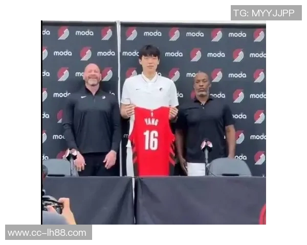 比卢普斯称赞杨瀚森挡拆后决策能力强调其出色的防守阅读能力